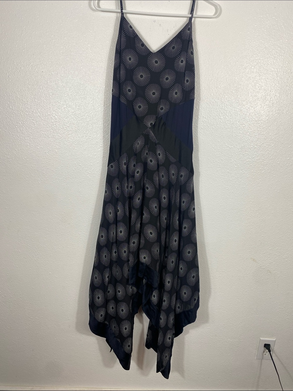 Diane Von Furstenberg Black Patterned Asymmetrical Slip Dress Size 4 100% Silk - Picture 4 of 16